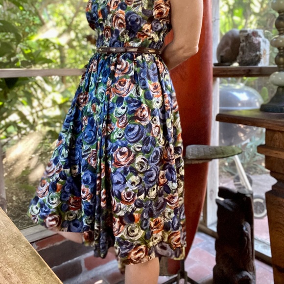 Vintage 1950’s abstract floral pattern, A-line midi dress. Size small. - Picture 5 of 10